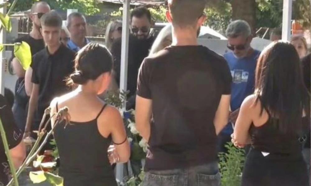 Χαλκιδική: Πόνος και οργή στο μνημόσυνο του 19χρονου Γιάννη - "Όση λάσπη και να πετάξουν εγώ θα είμαι όρθιος", λέει ο πατέρας του
